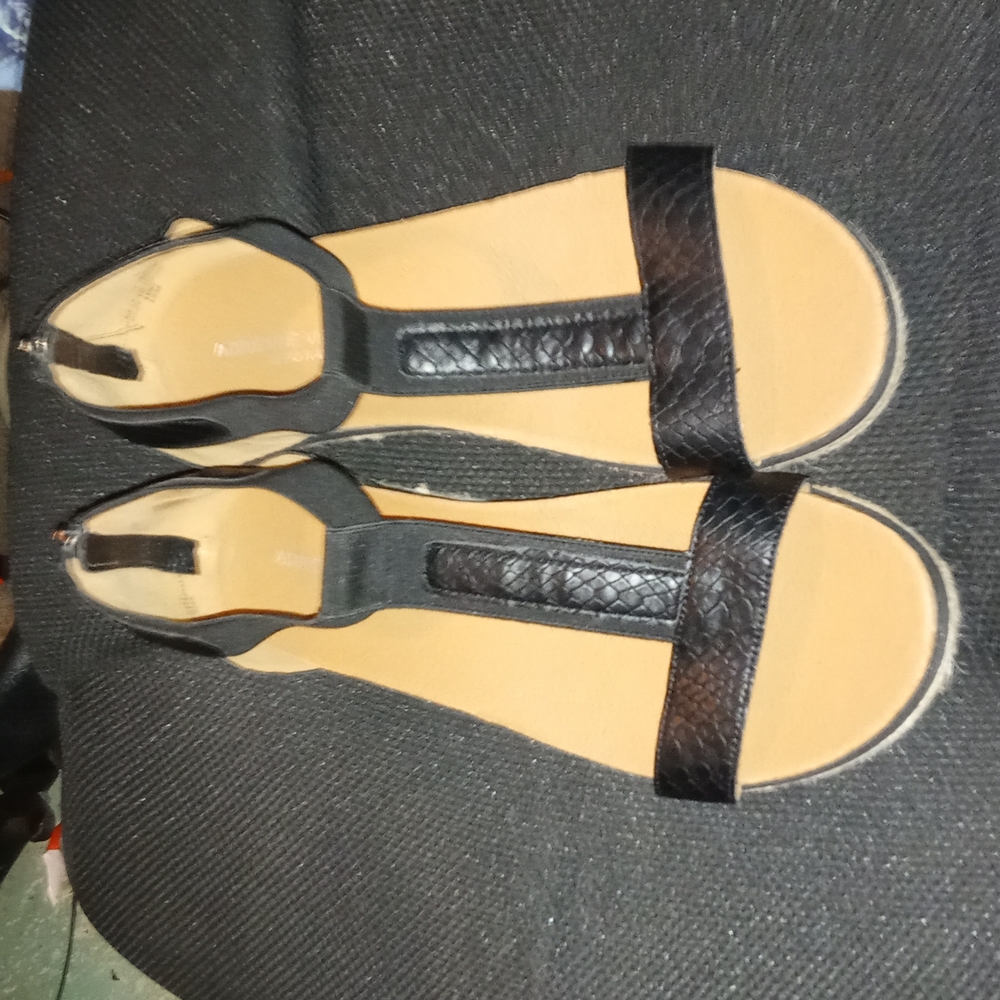 Adrienne vittadini sport zip up sandal